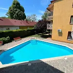 Sari Apartment *